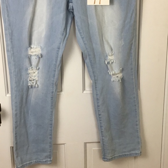VIP  Distressed Light Wash Jeans Size 17/18 NWT - Picture 3 of 6